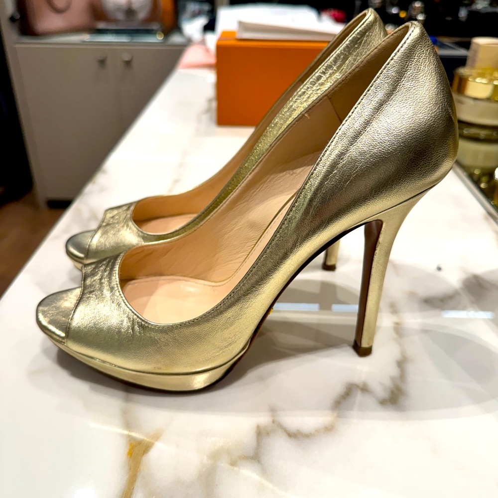 Prada Peep Toe pumps